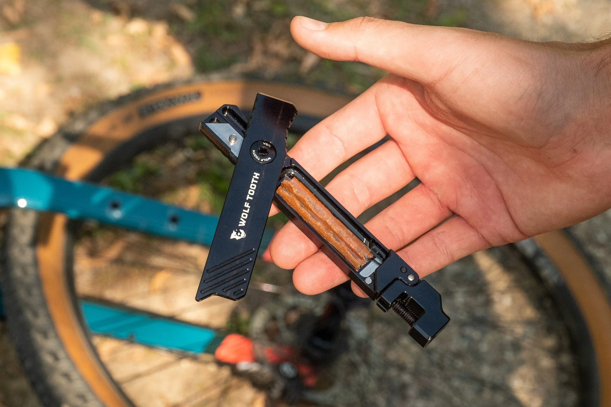 8-Bit Chainbreaker + Utility Knife Multi-Tool - Image 7