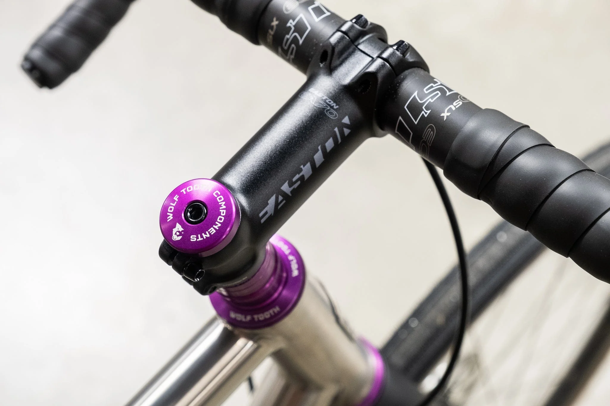 Compression Plug with Integrated Spacer Stem Cap - Image 11