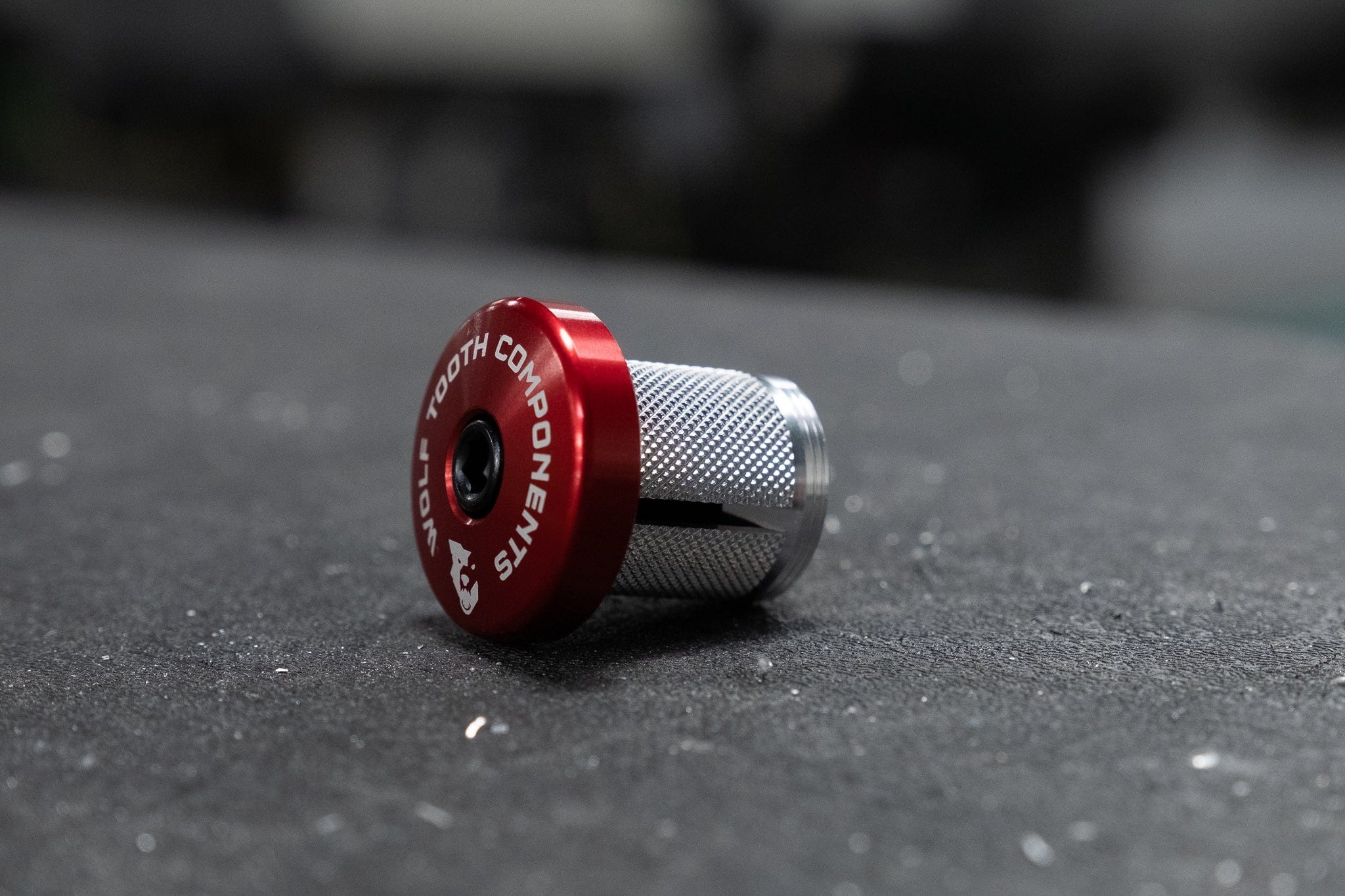 Compression Plug with Integrated Spacer Stem Cap - Image 9